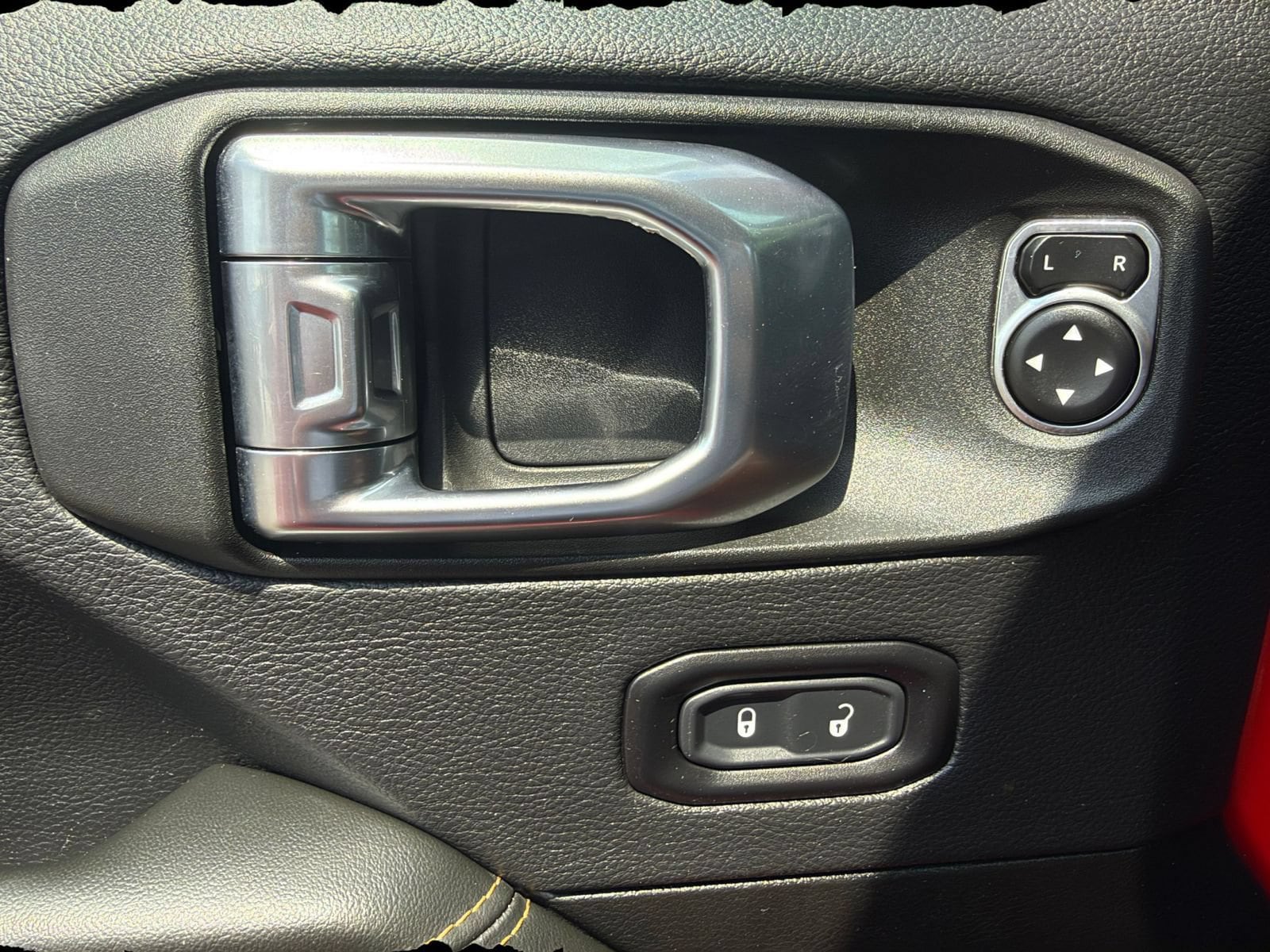 Thumbnail: 2025 Jeep Wrangler - 15