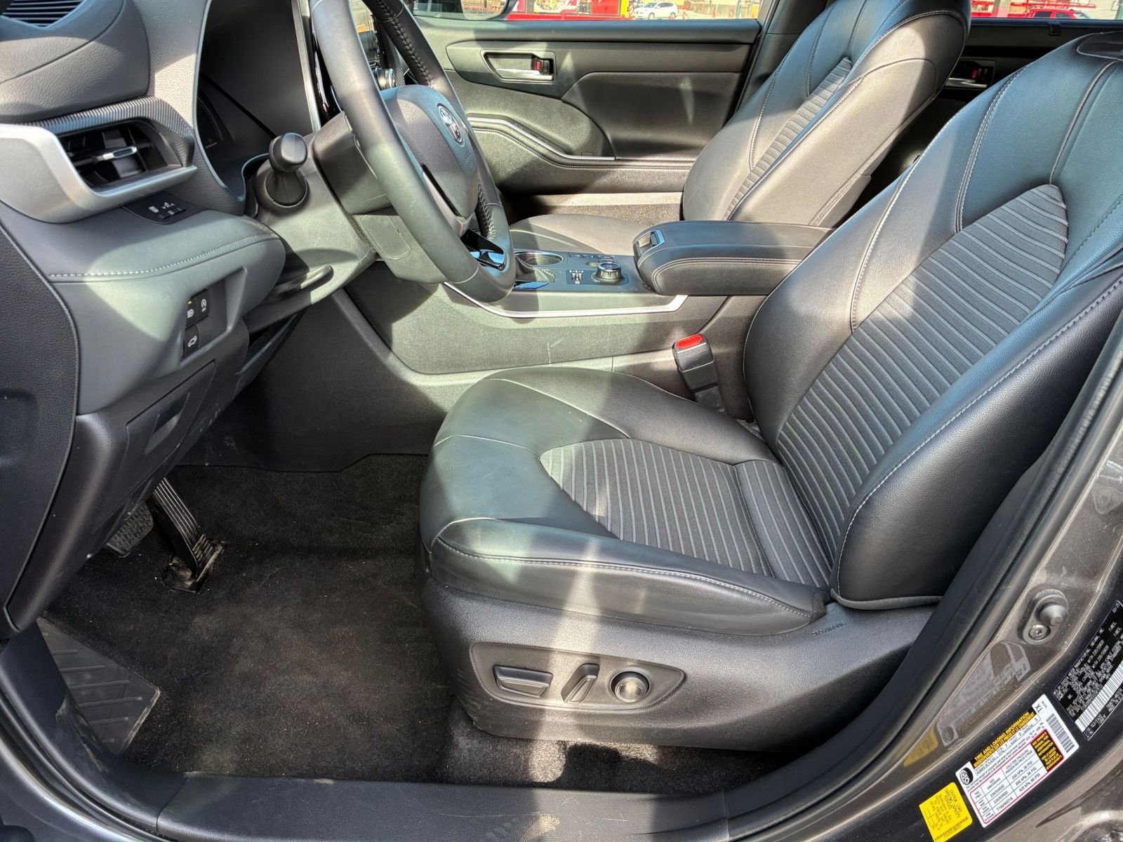 Thumbnail: 2025 Toyota Highlander - 30