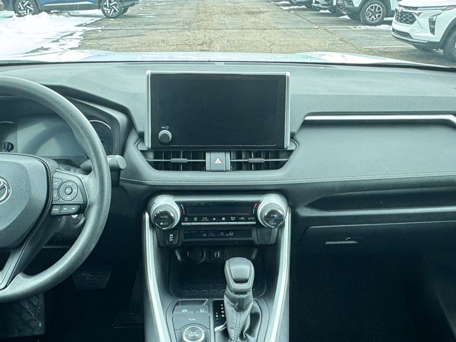 Thumbnail: 2025 Toyota RAV4 - 21