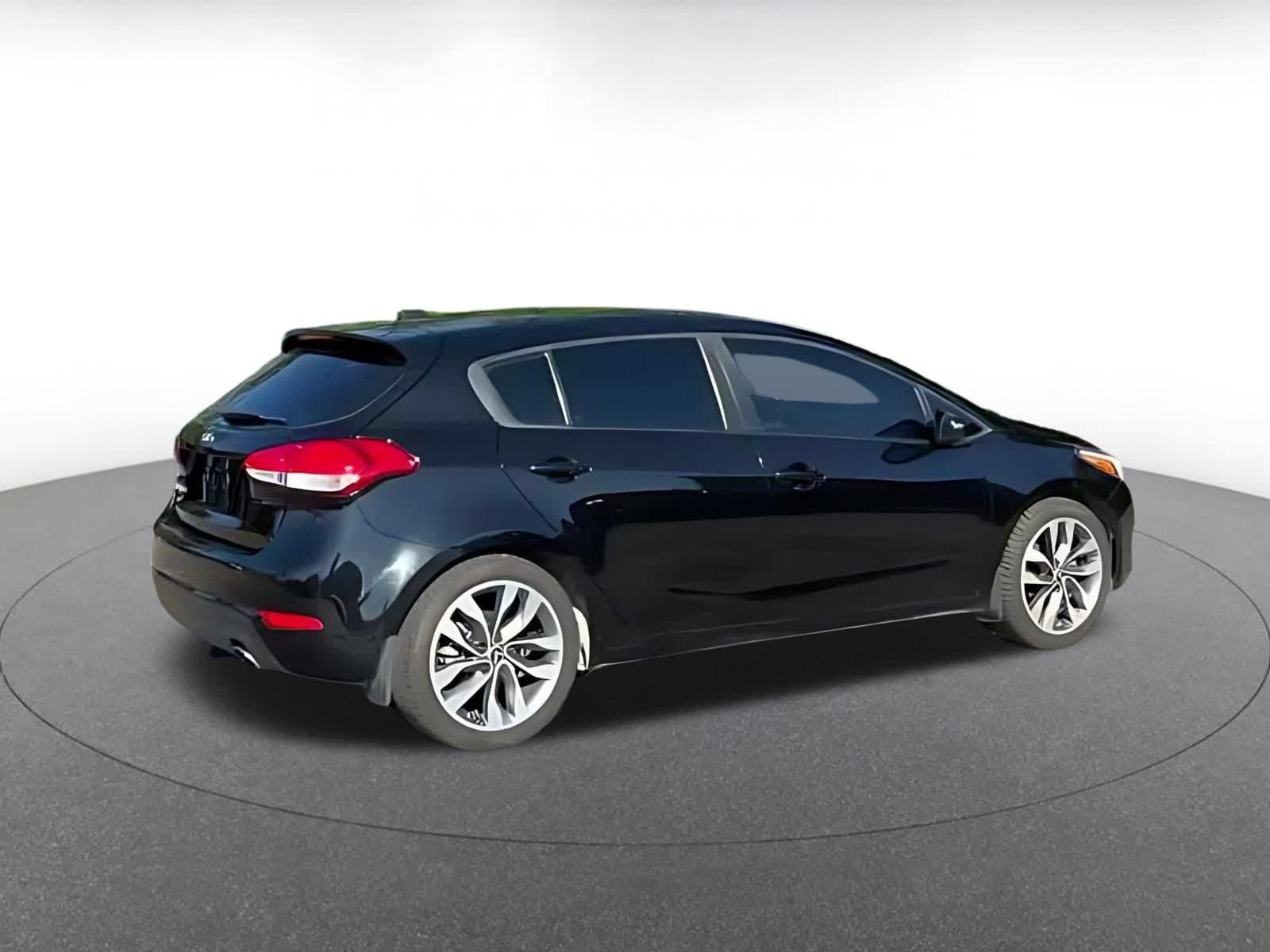 Thumbnail: 2018 Kia Forte - 10