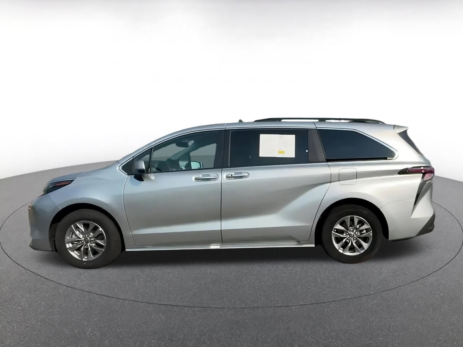 Thumbnail: 2024 Toyota Sienna - 9