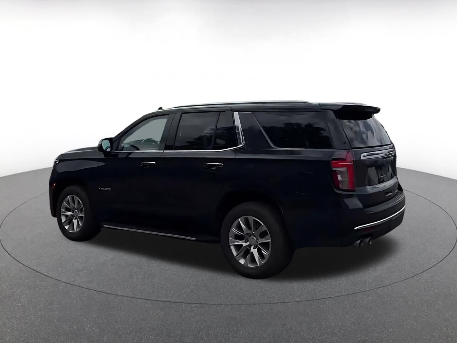 Thumbnail: 2023 Chevrolet Tahoe - 10