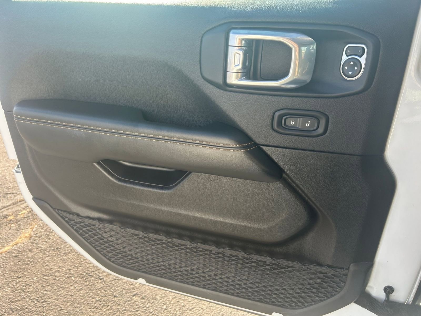 Thumbnail: 2025 Jeep Wrangler - 18