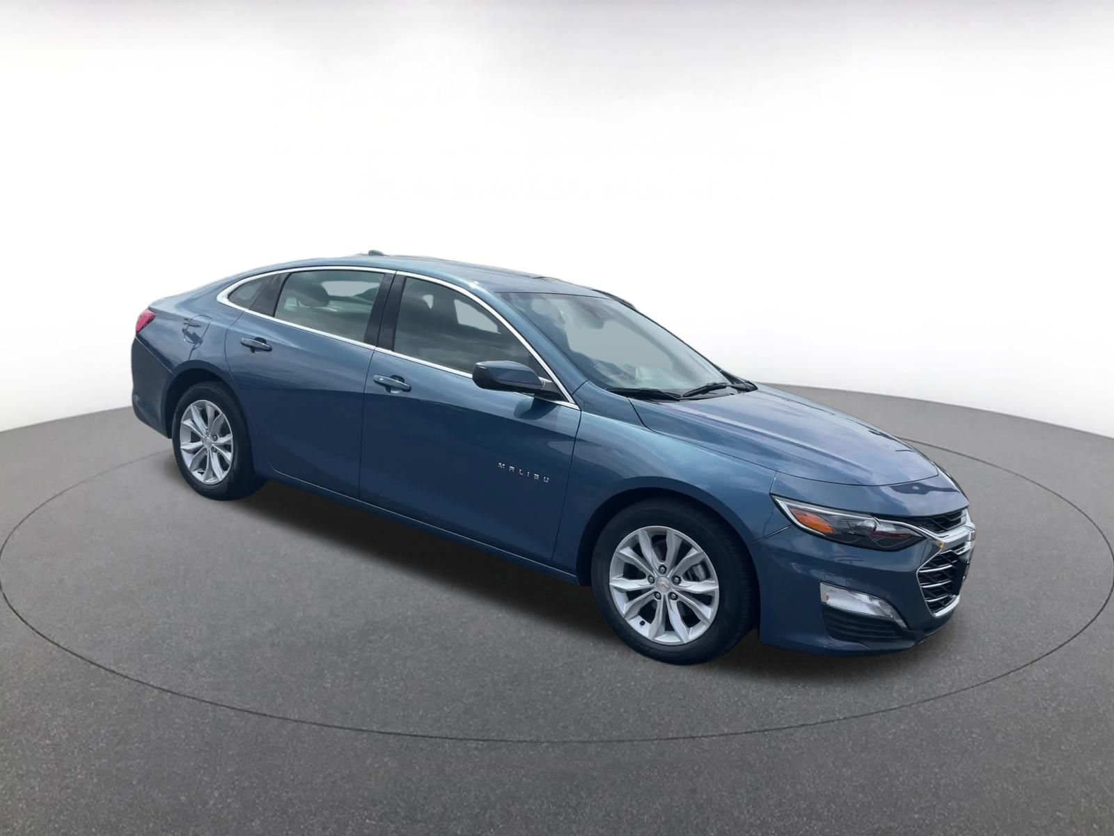 Thumbnail: 2024 Chevrolet Malibu - 3