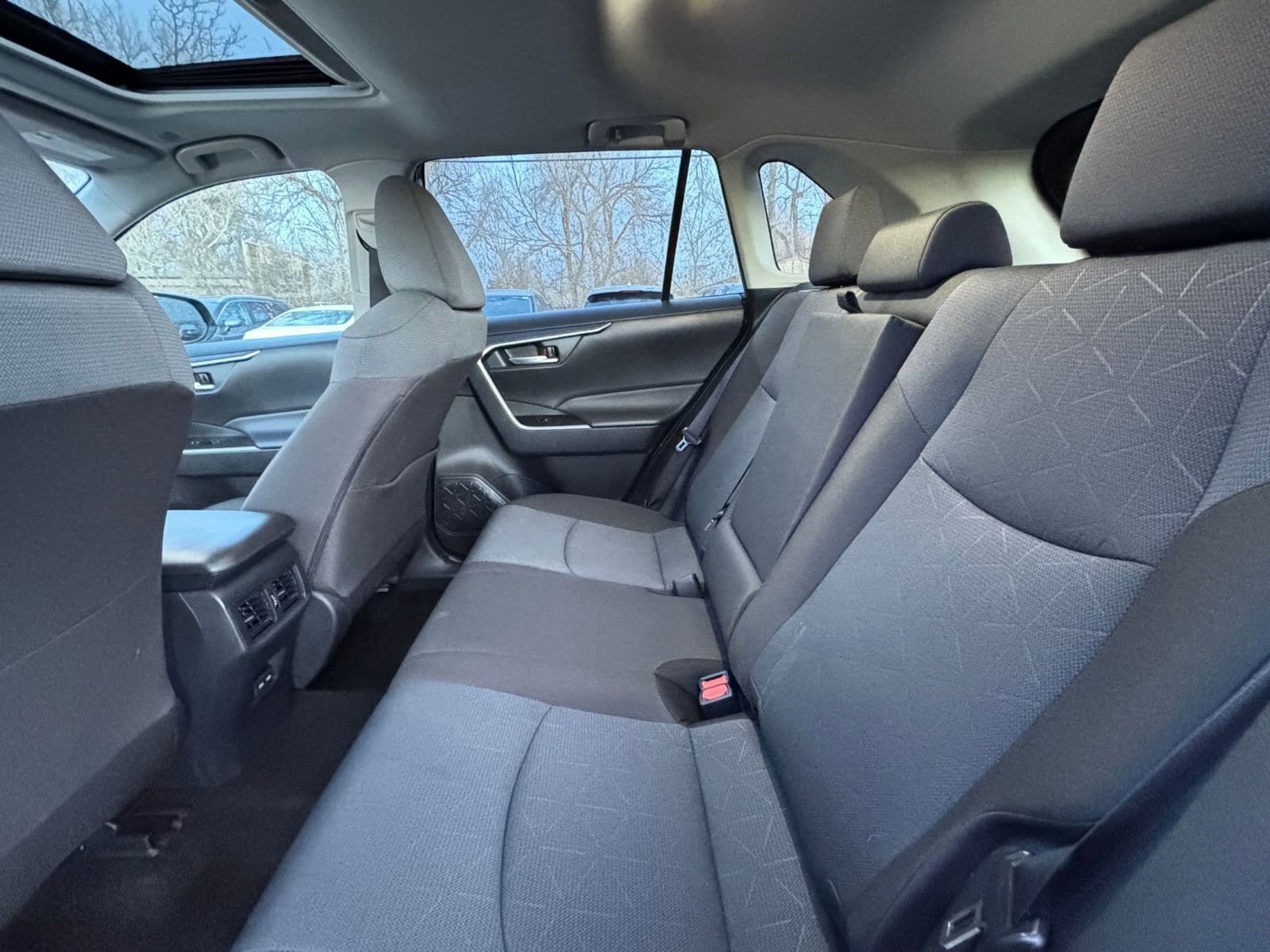 Thumbnail: 2025 Toyota RAV4 - 25