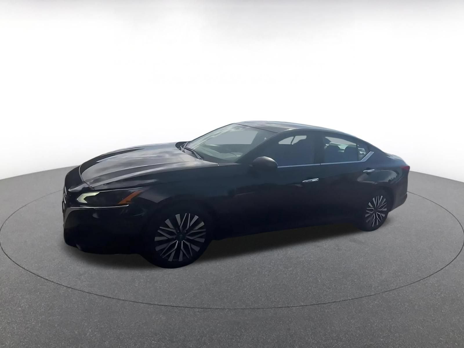 Thumbnail: 2025 Nissan Altima - 9