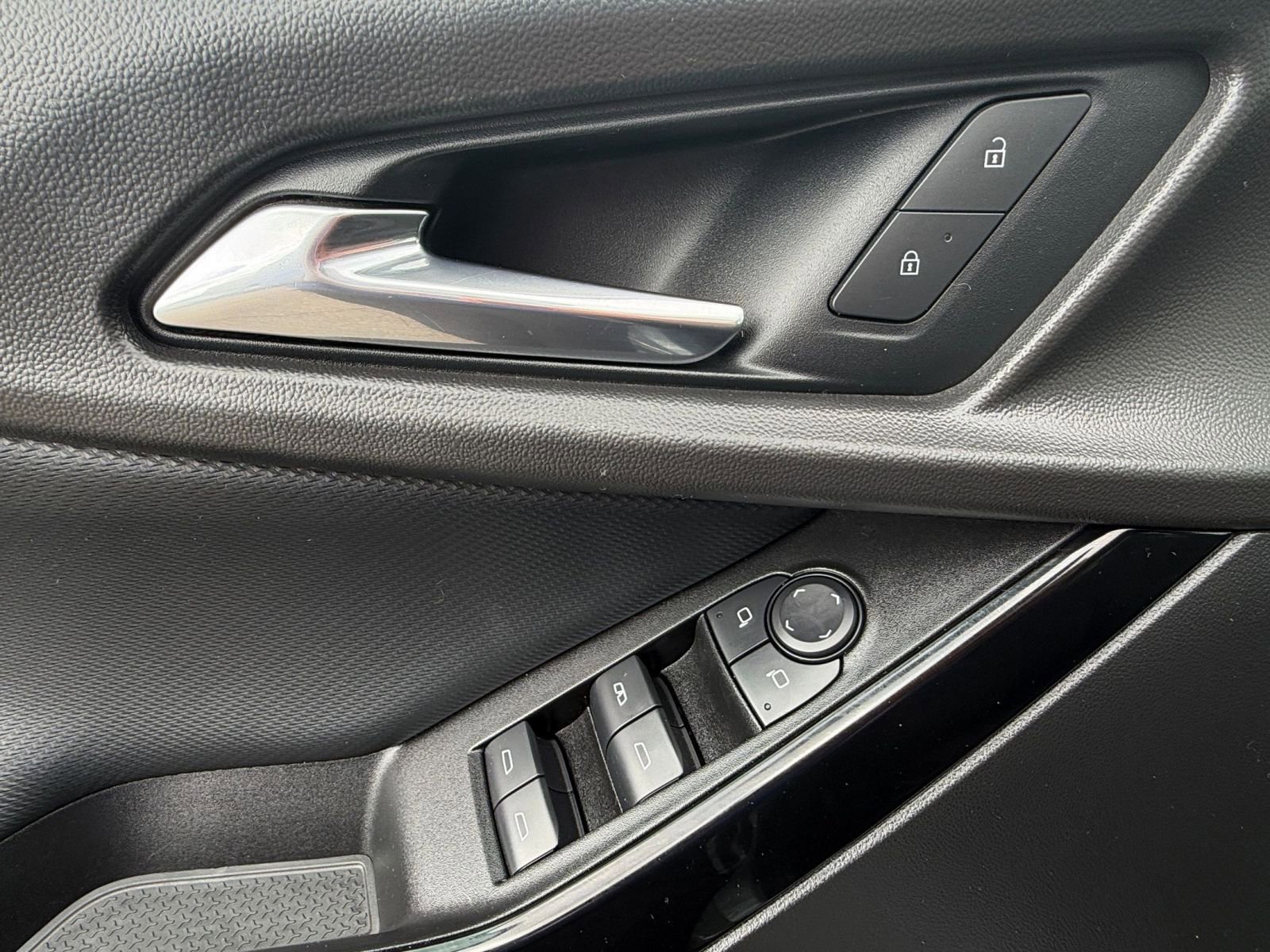 Thumbnail: 2025 Chevrolet Equinox - 18