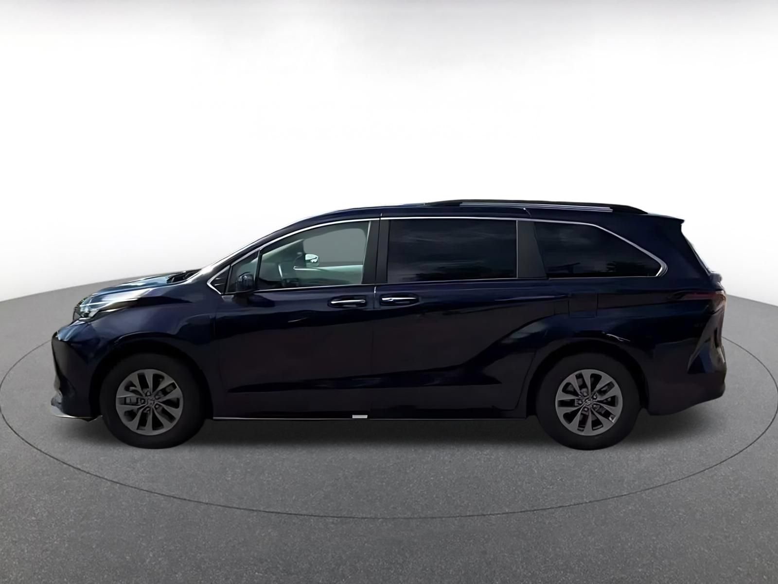 Thumbnail: 2025 Toyota Sienna - 8