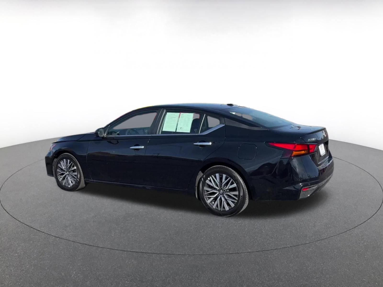 Thumbnail: 2025 Nissan Altima - 10