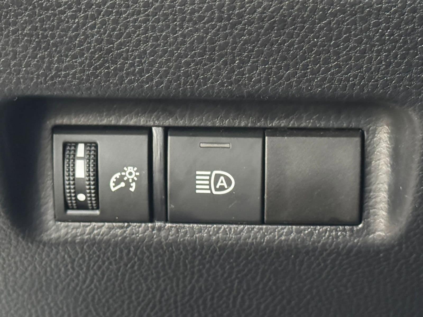 Thumbnail: 2025 Toyota RAV4 - 33