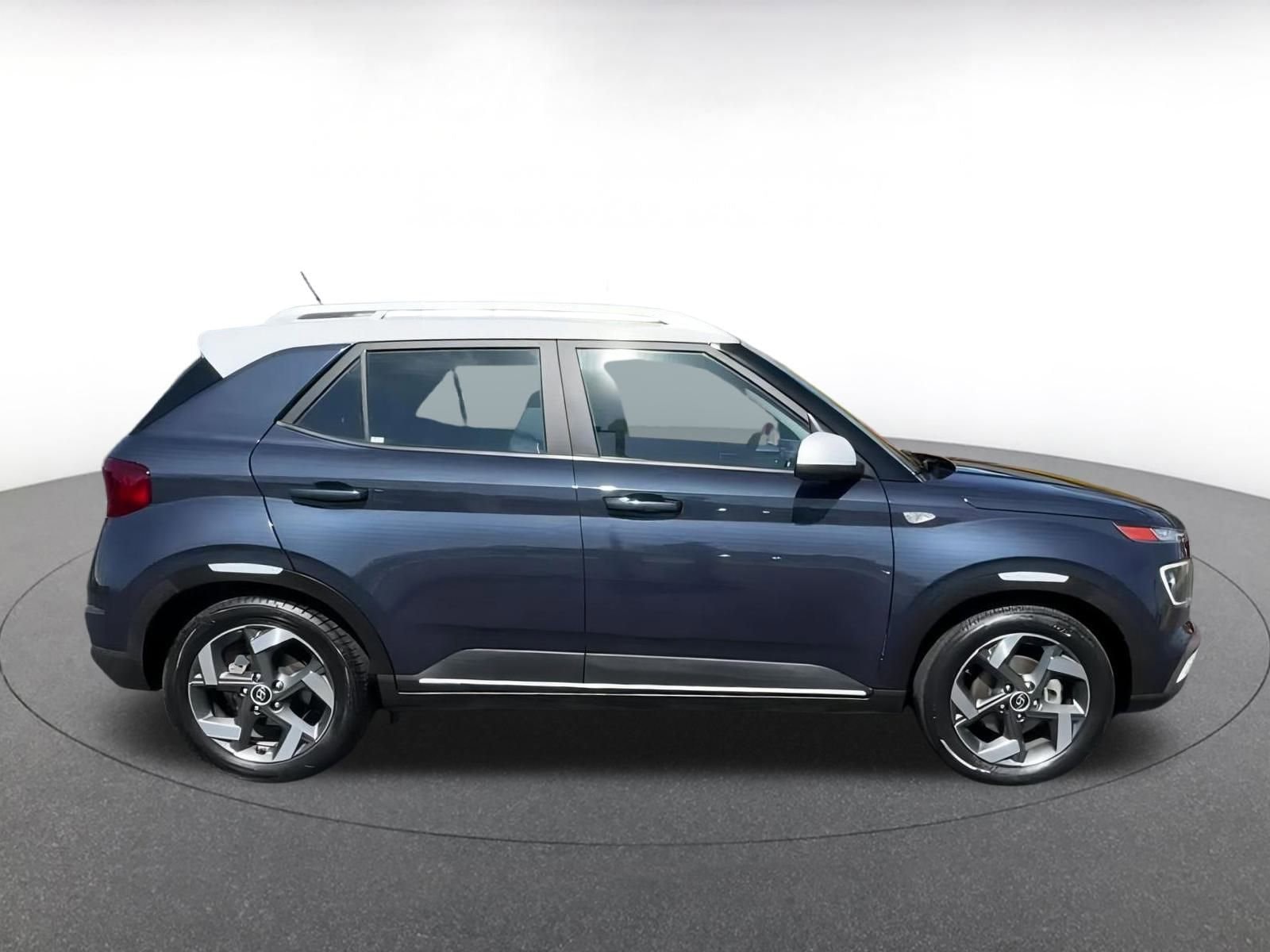 2023 Hyundai Venue Limited 16