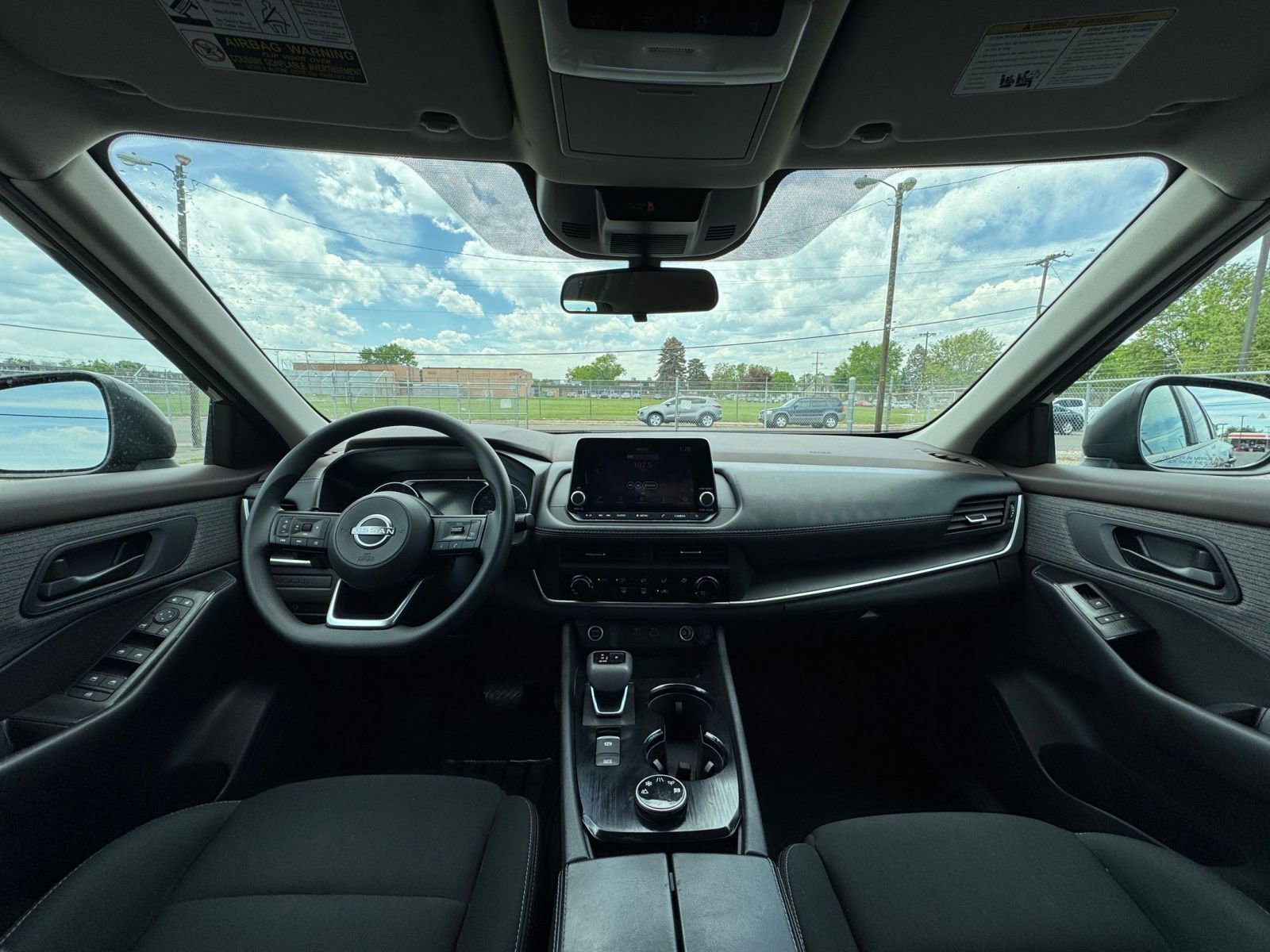 2023 Nissan Rogue S 32