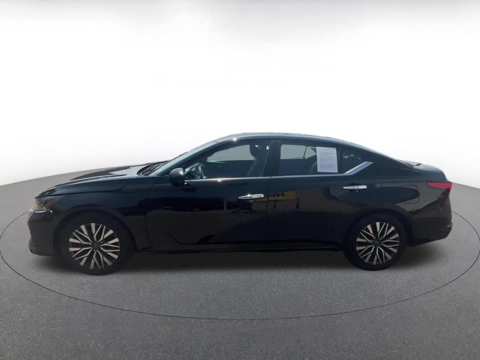 Thumbnail: 2025 Nissan Altima - 9