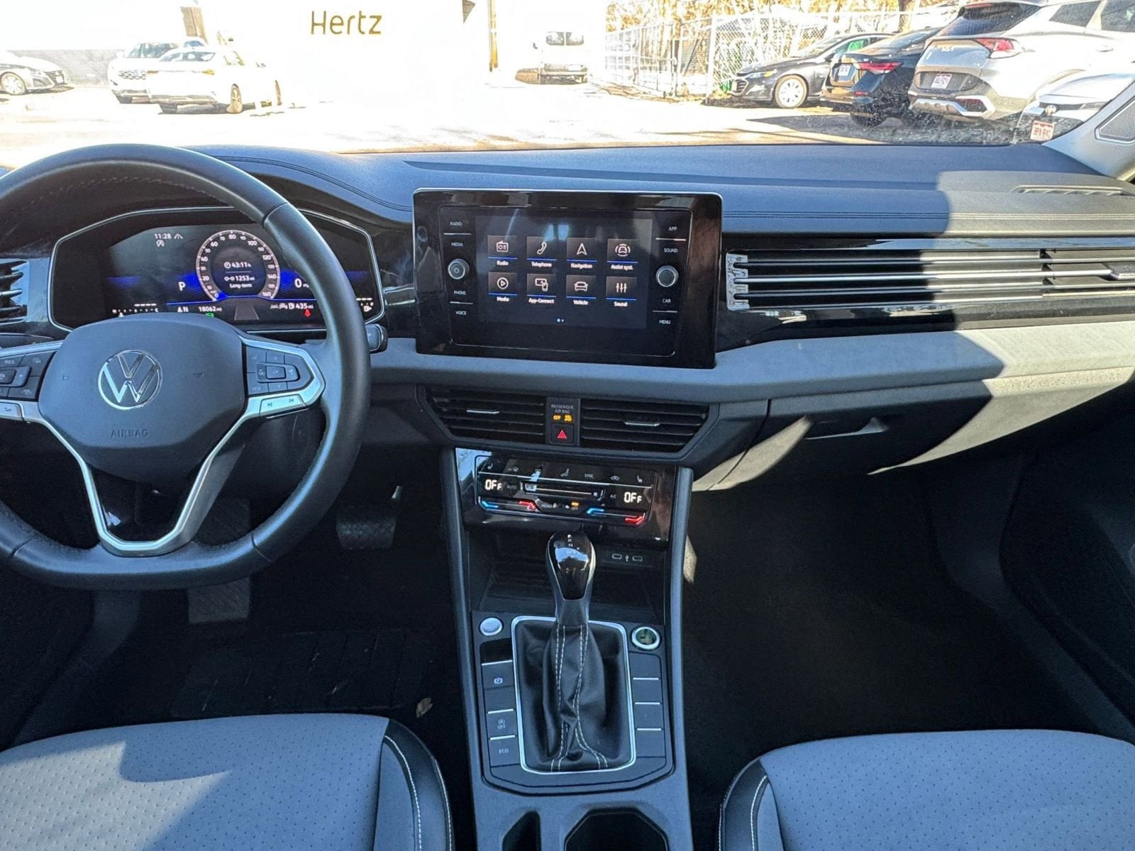 Thumbnail: 2025 Volkswagen Jetta - 18