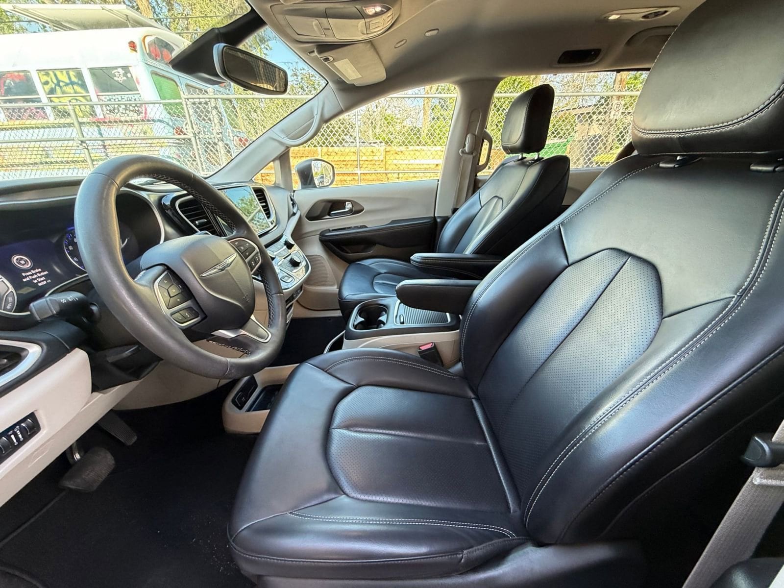 Thumbnail: 2023 Chrysler Pacifica - 27