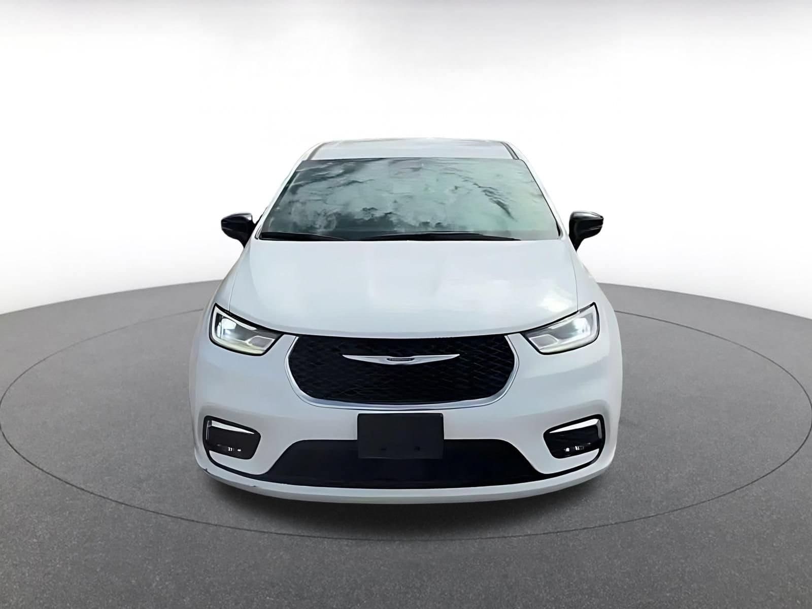Thumbnail: 2025 Chrysler Pacifica - 4
