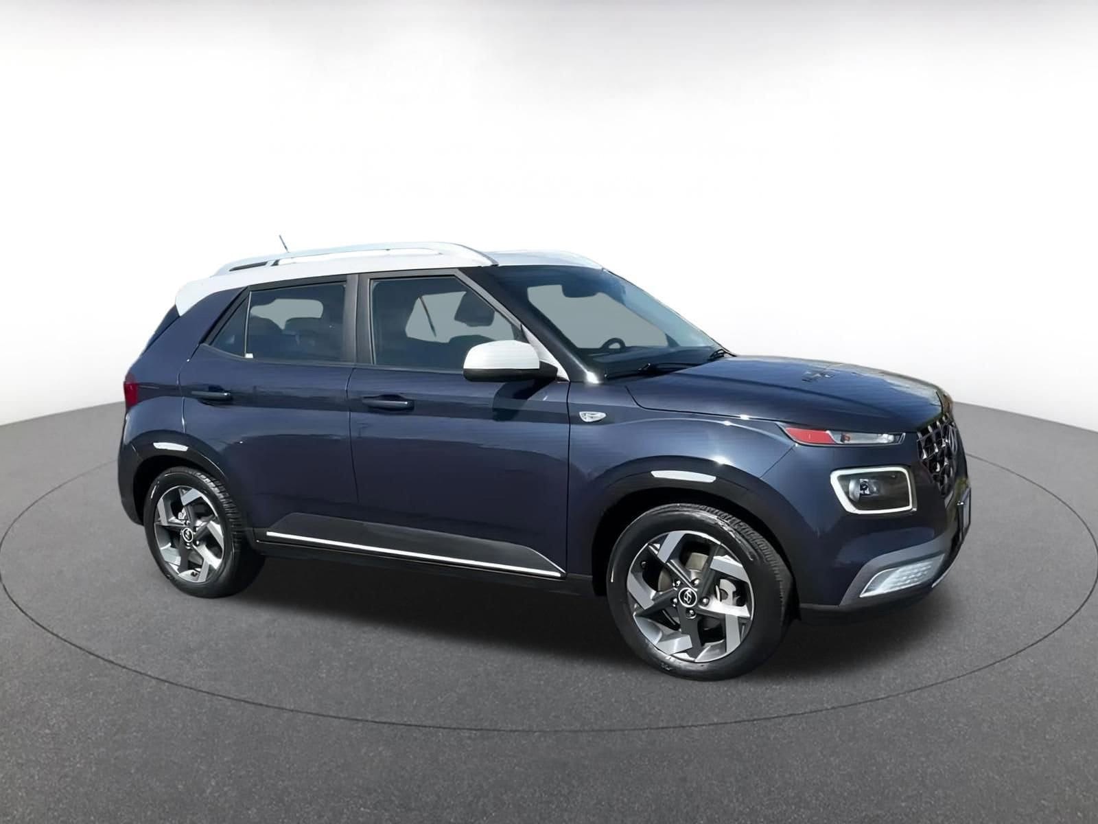 2023 Hyundai Venue Limited 2