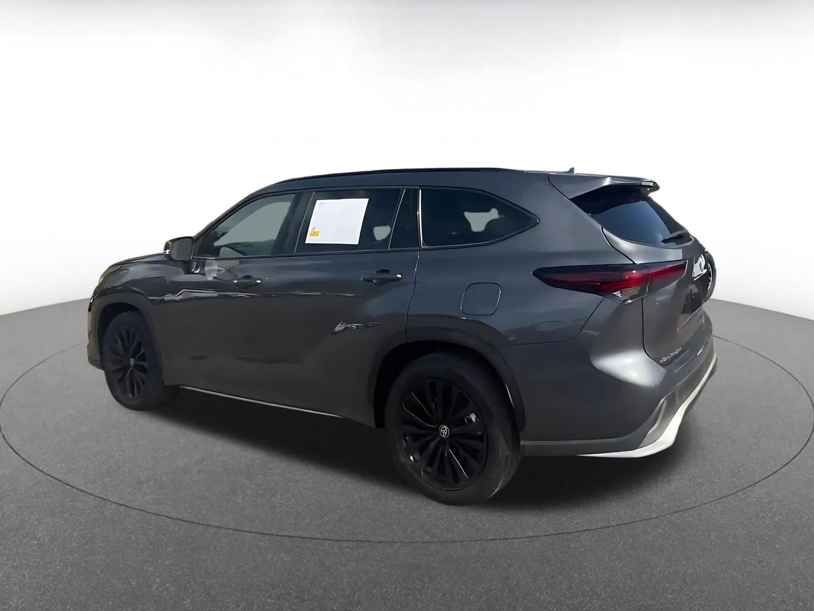 Thumbnail: 2025 Toyota Highlander - 9