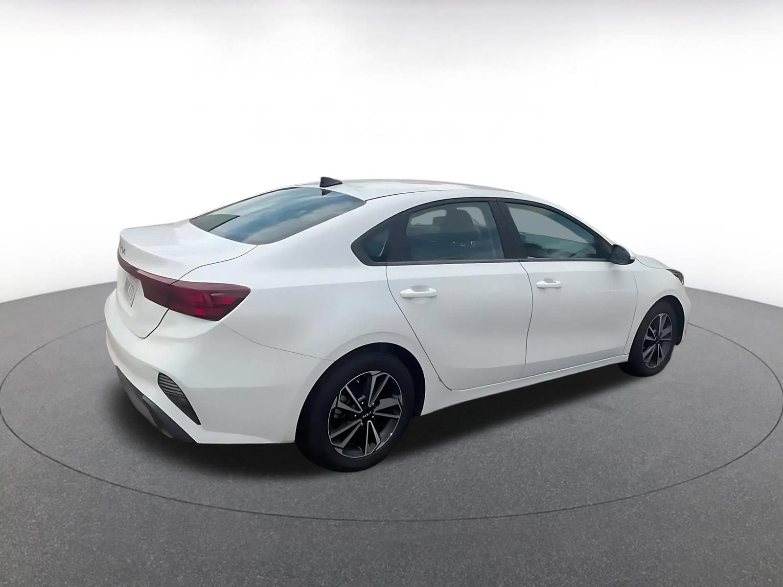Thumbnail: 2024 Kia Forte - 15