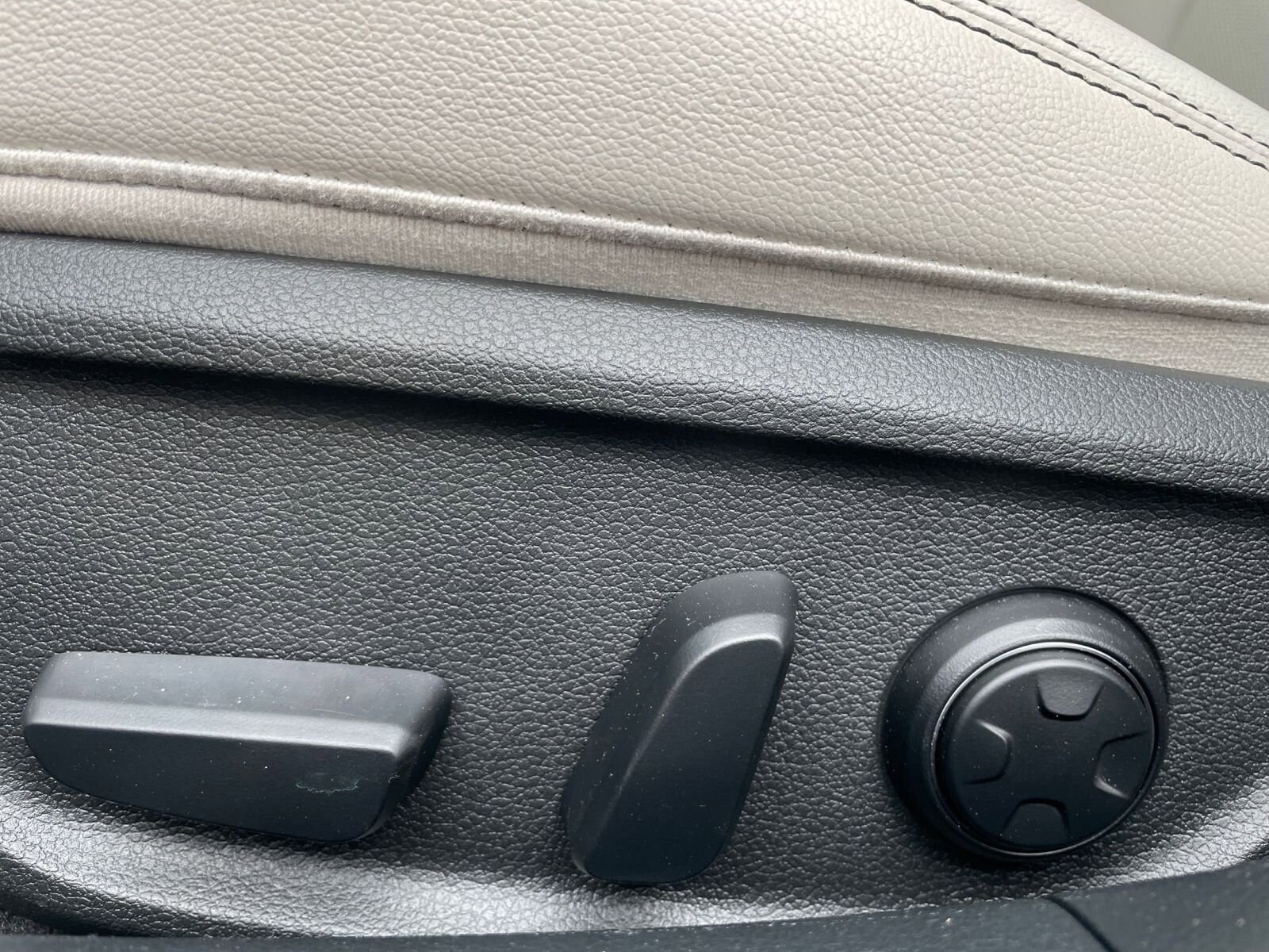 Thumbnail: 2025 Genesis G70 - 23