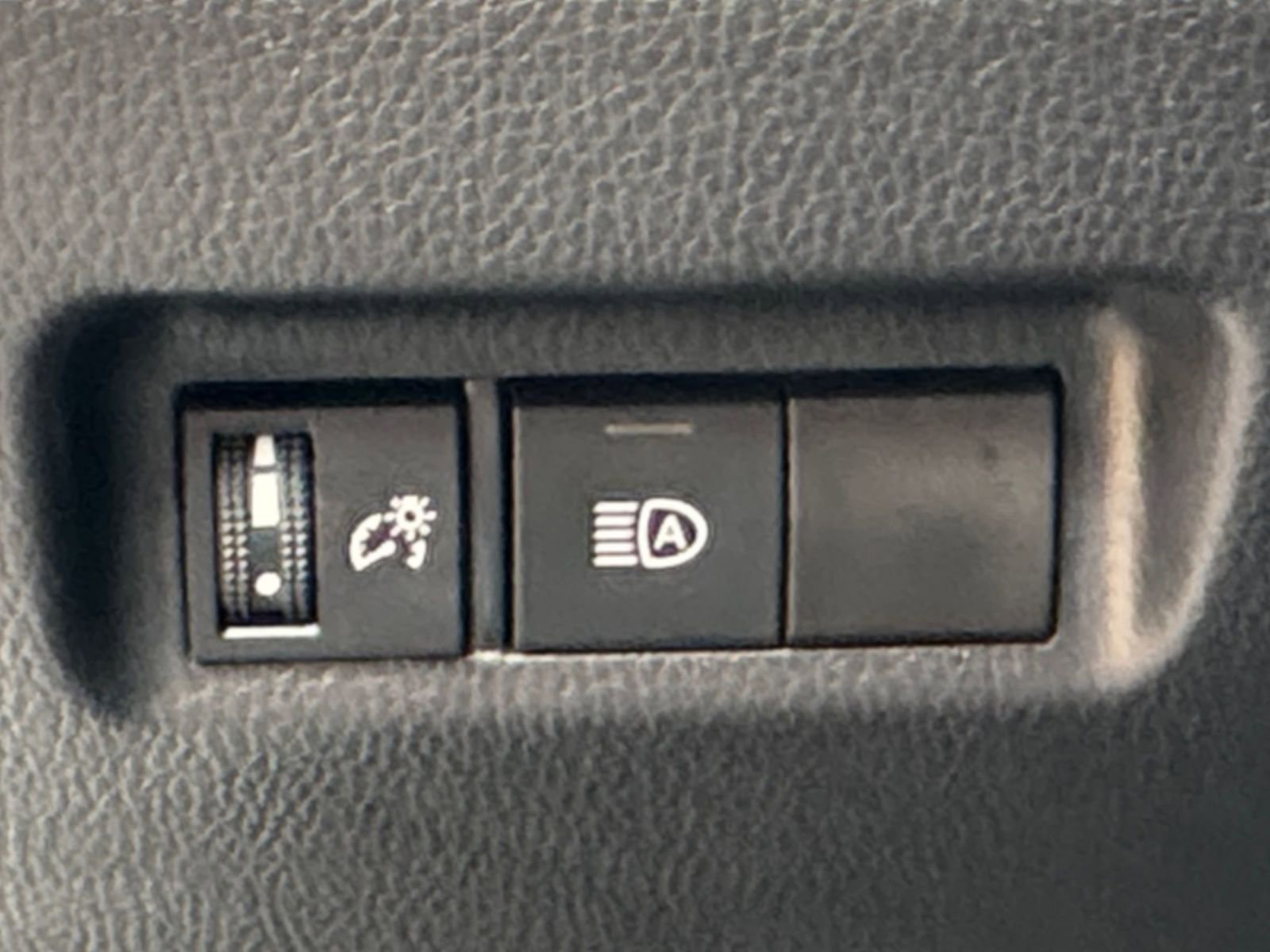 Thumbnail: 2025 Toyota RAV4 - 33