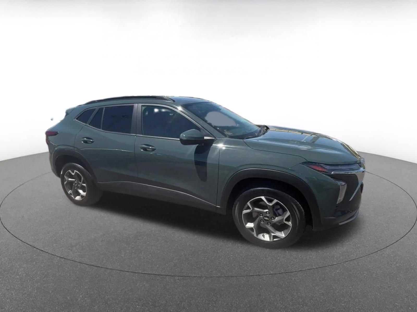 Thumbnail: 2025 Chevrolet Trax - 2