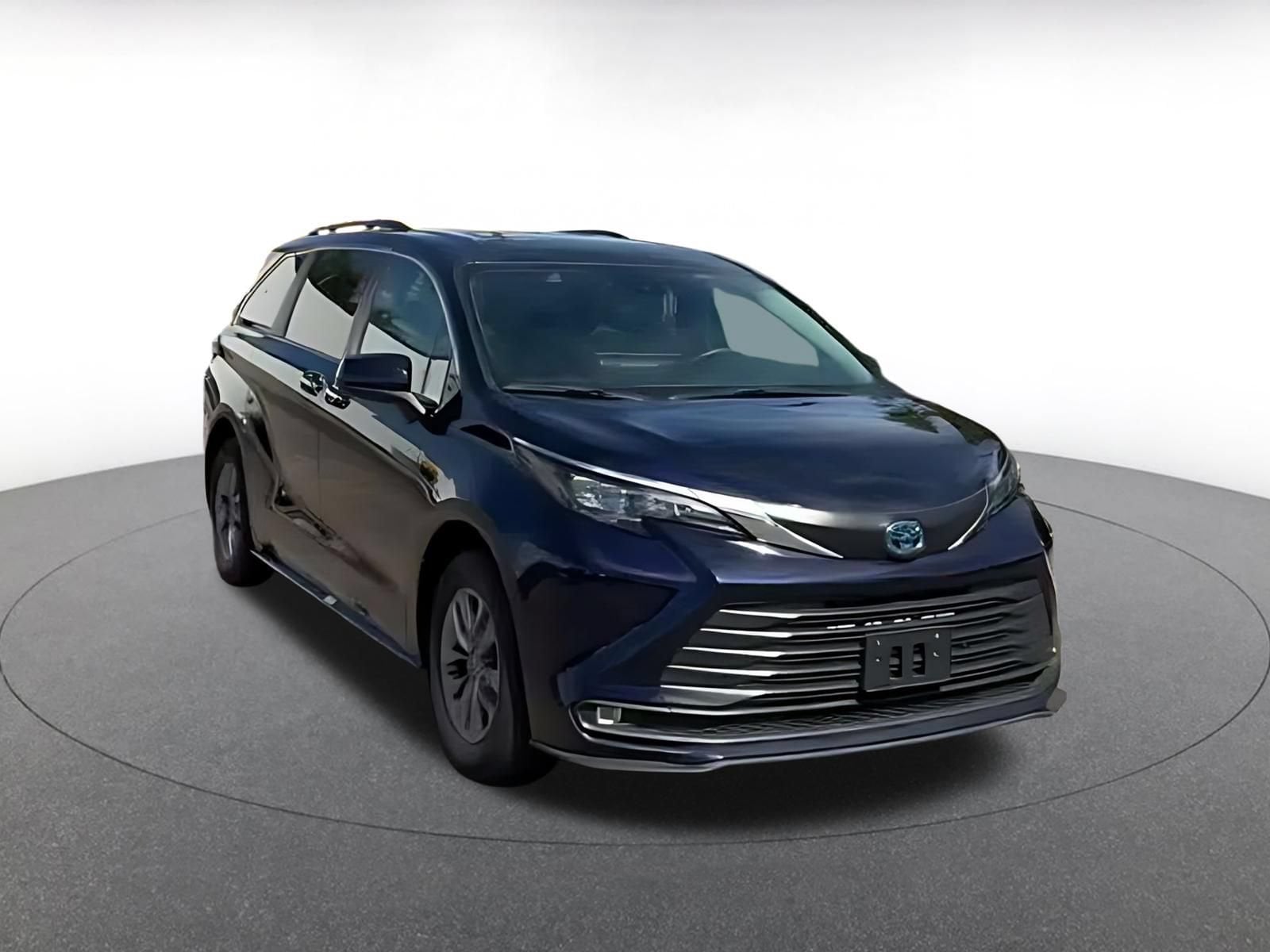 Thumbnail: 2025 Toyota Sienna - 3