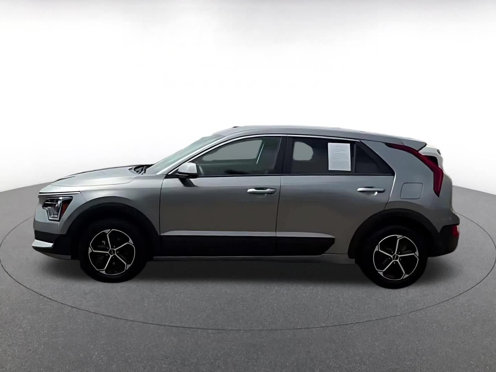 Thumbnail: 2026 Kia Niro - 8