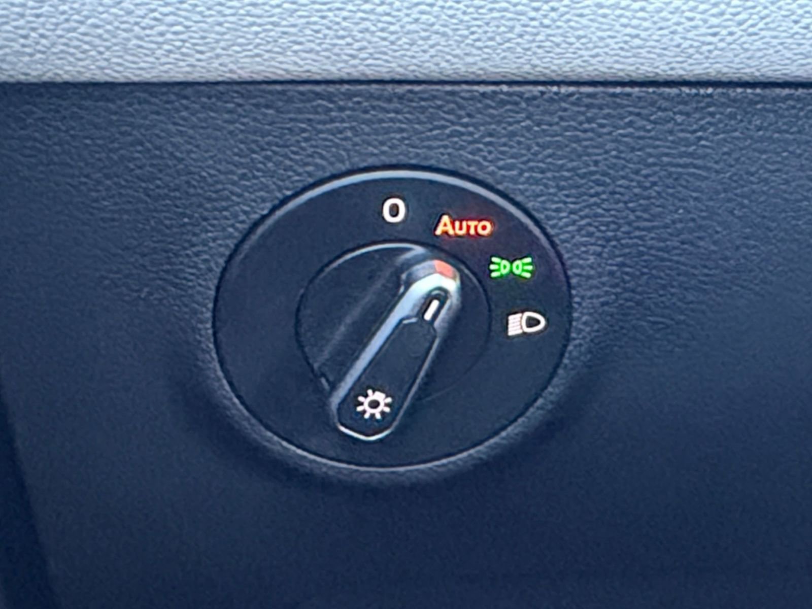 Thumbnail: 2025 Volkswagen Taos - 32