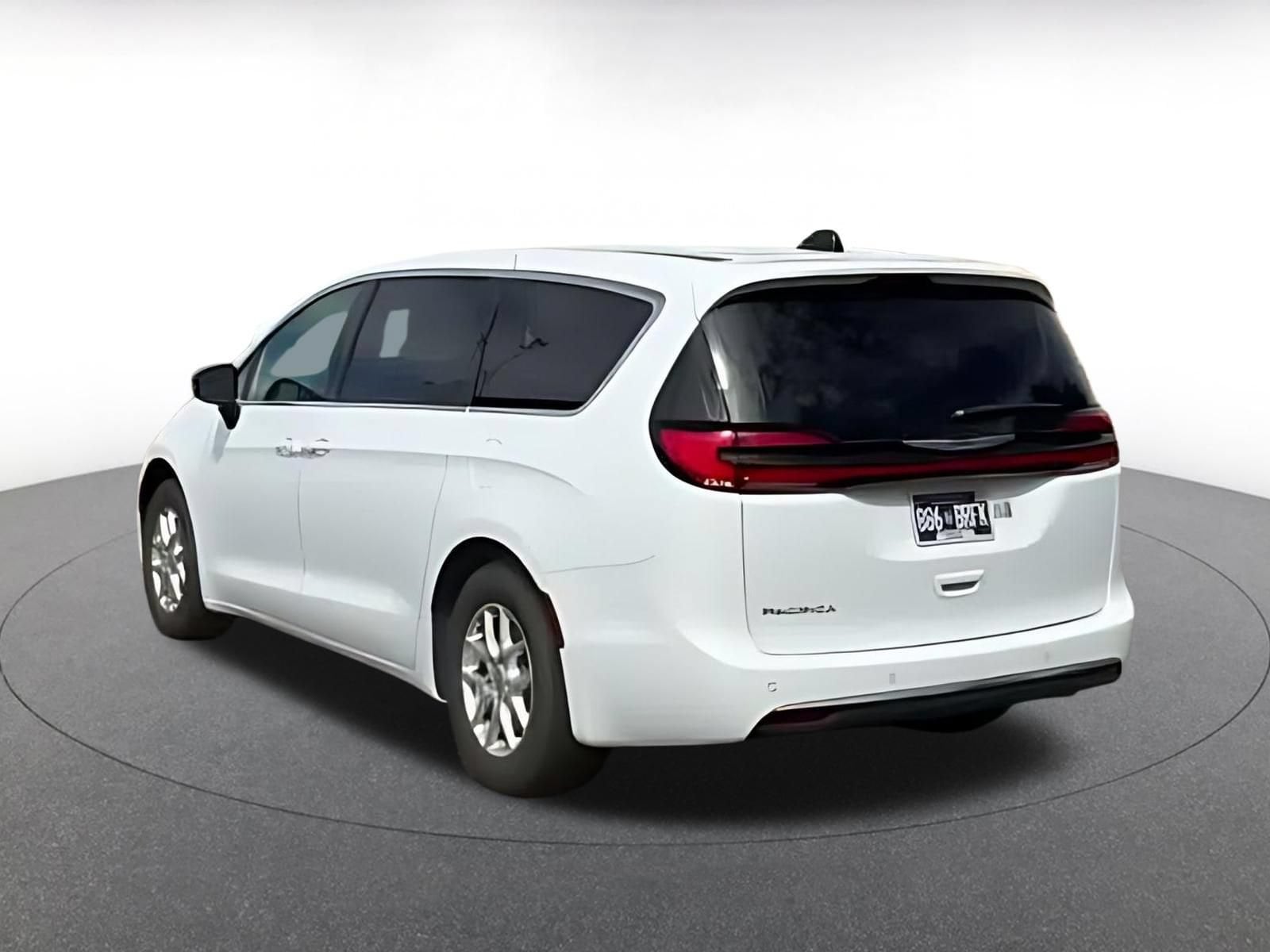 Thumbnail: 2025 Chrysler Pacifica - 10