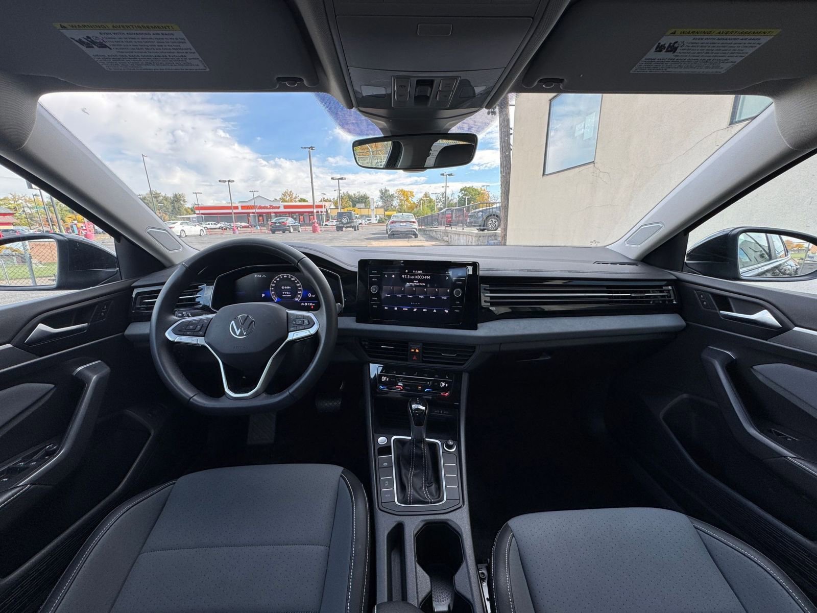 Thumbnail: 2025 Volkswagen Jetta - 32