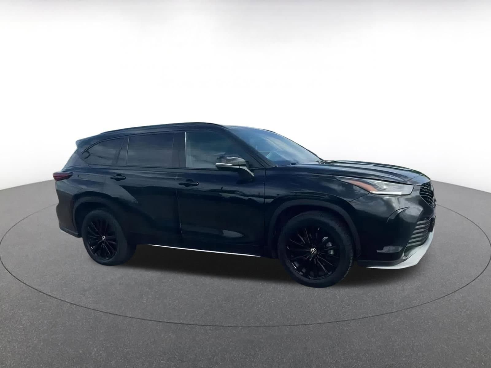 2024 Toyota Highlander XSE 2