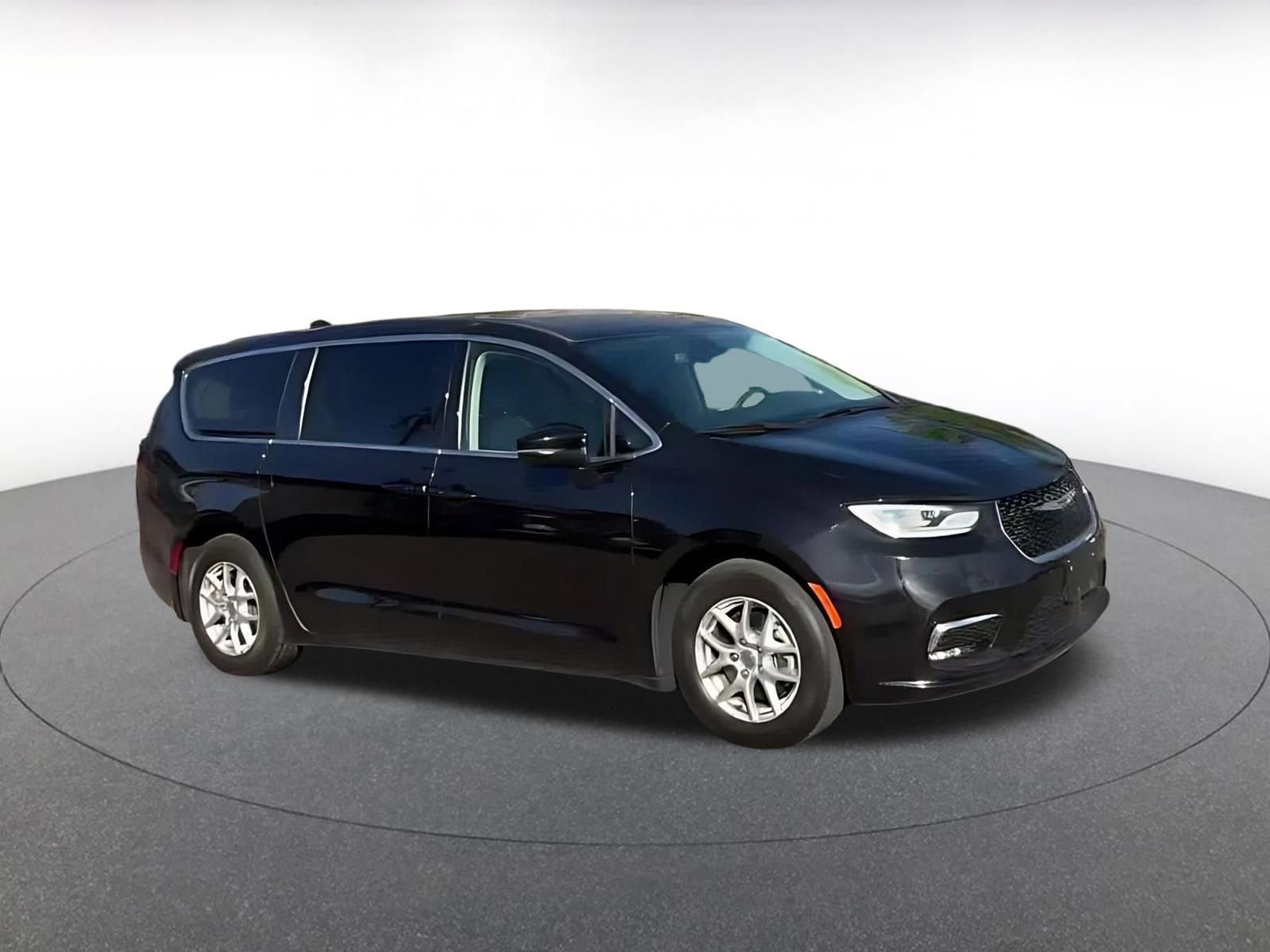 Thumbnail: 2023 Chrysler Pacifica - 2