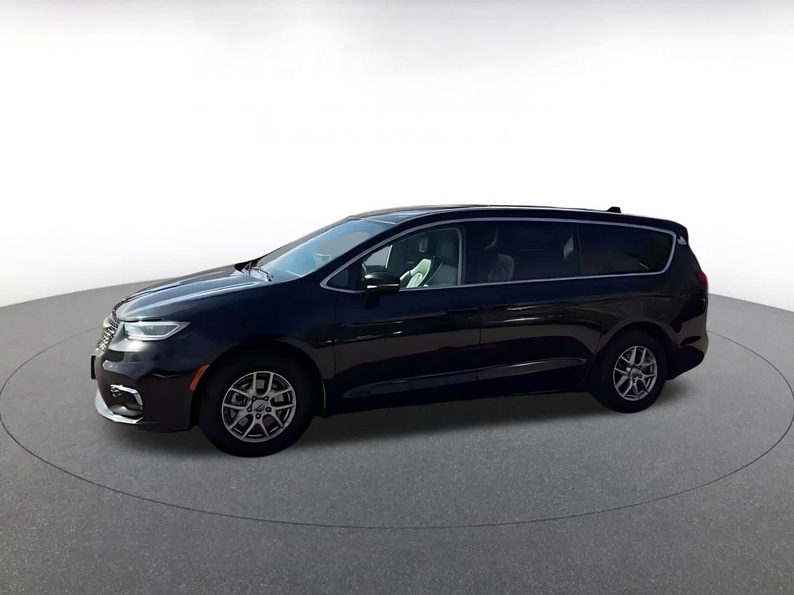 Thumbnail: 2023 Chrysler Pacifica - 8