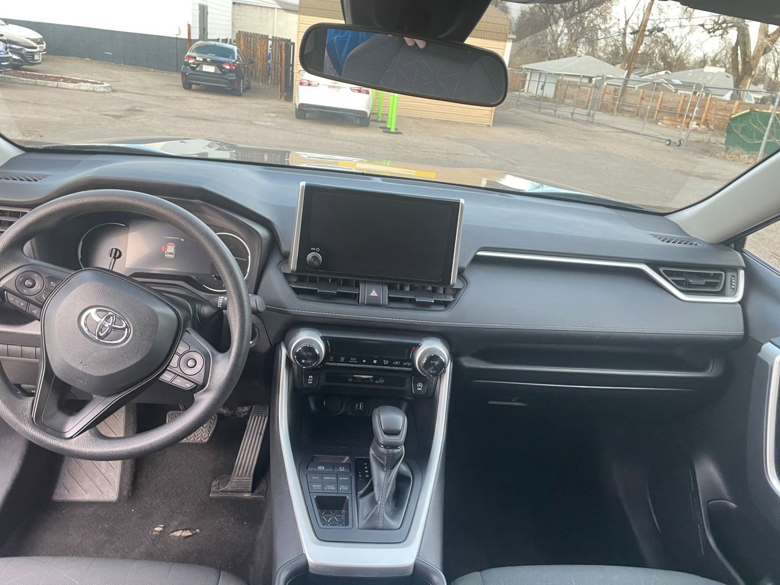 Thumbnail: 2025 Toyota RAV4 - 33