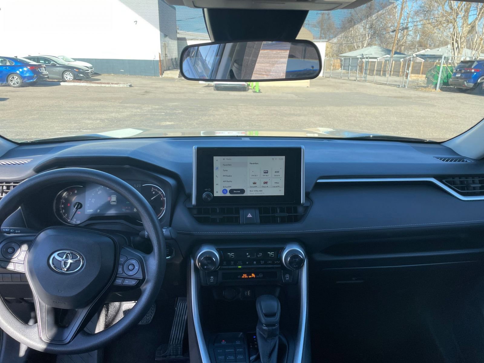 Thumbnail: 2025 Toyota RAV4 - 33