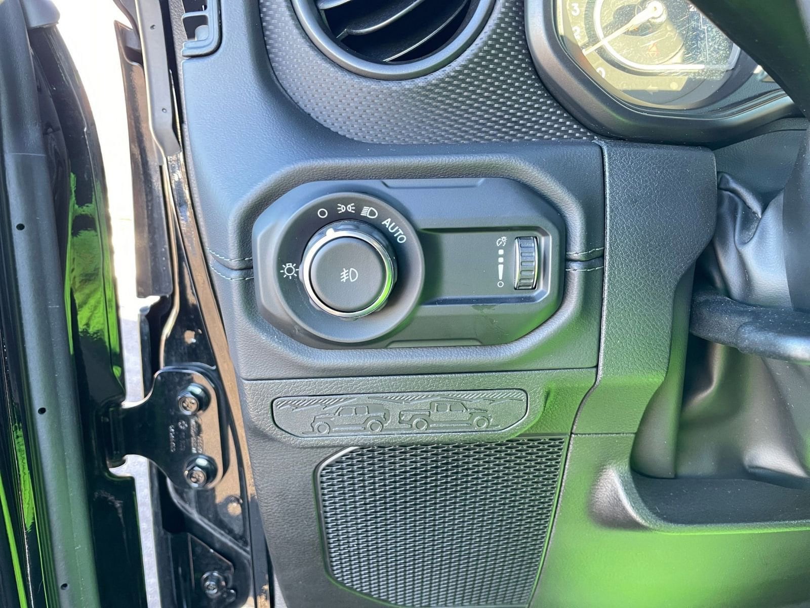 Thumbnail: 2025 Jeep Wrangler - 34