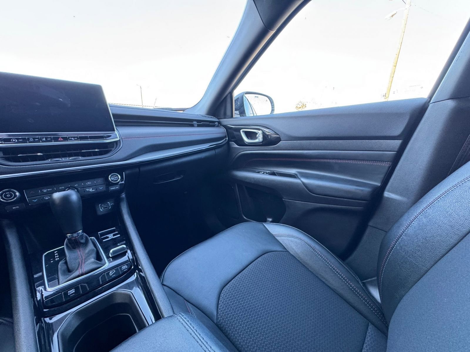 Thumbnail: 2025 Jeep Compass - 34