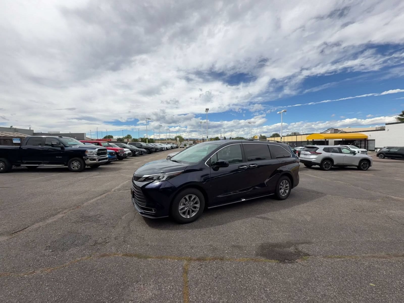 Thumbnail: 2025 Toyota Sienna - 8