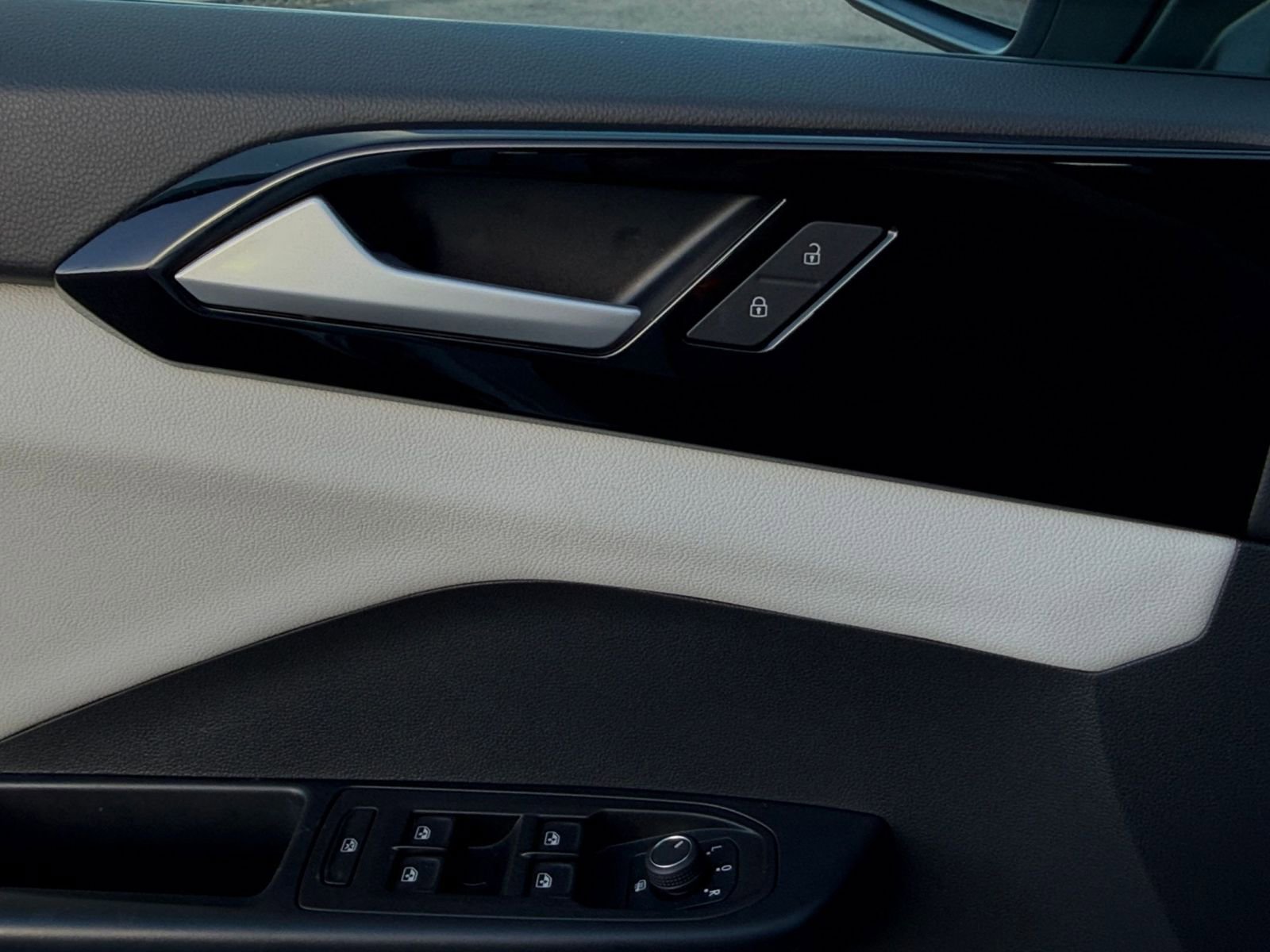 Thumbnail: 2025 Volkswagen Taos - 18