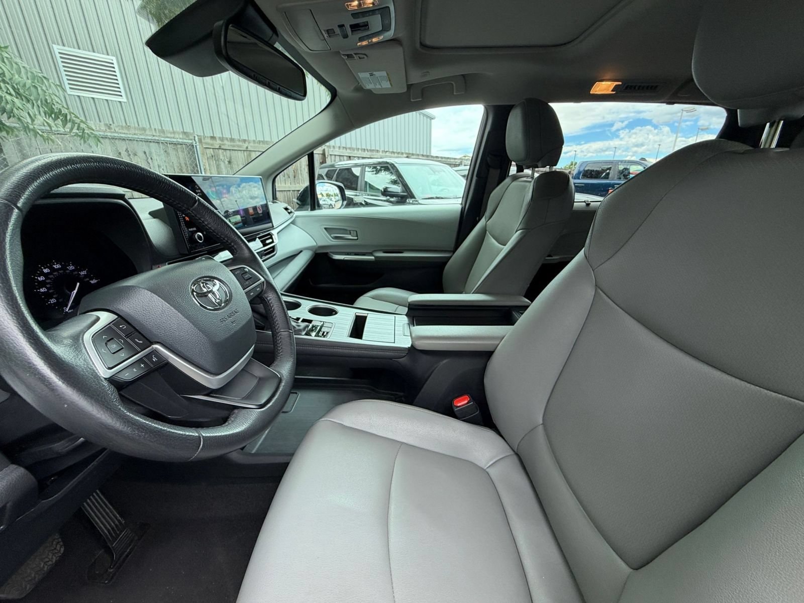 Thumbnail: 2025 Toyota Sienna - 26