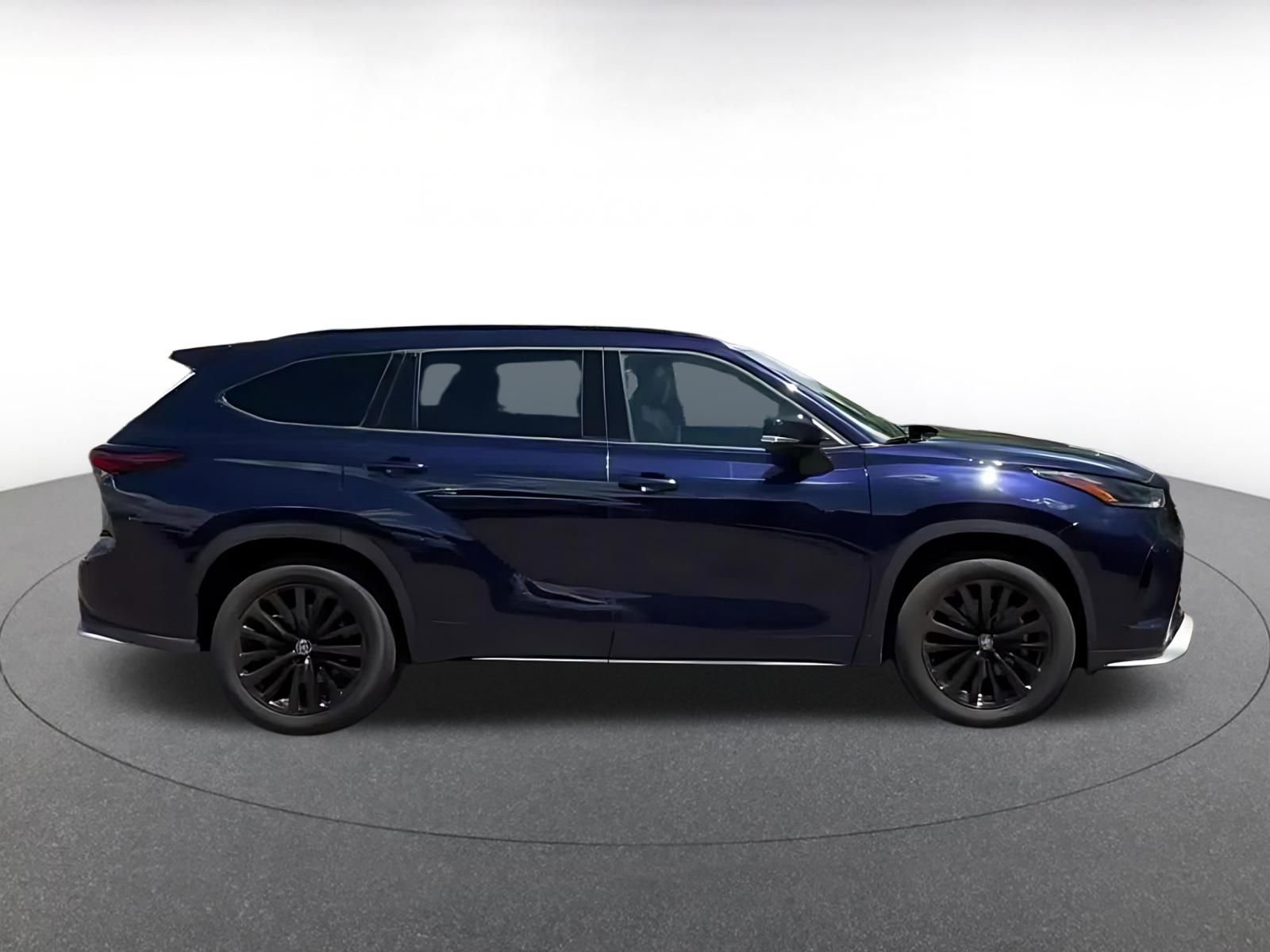 Thumbnail: 2025 Toyota Highlander - 11
