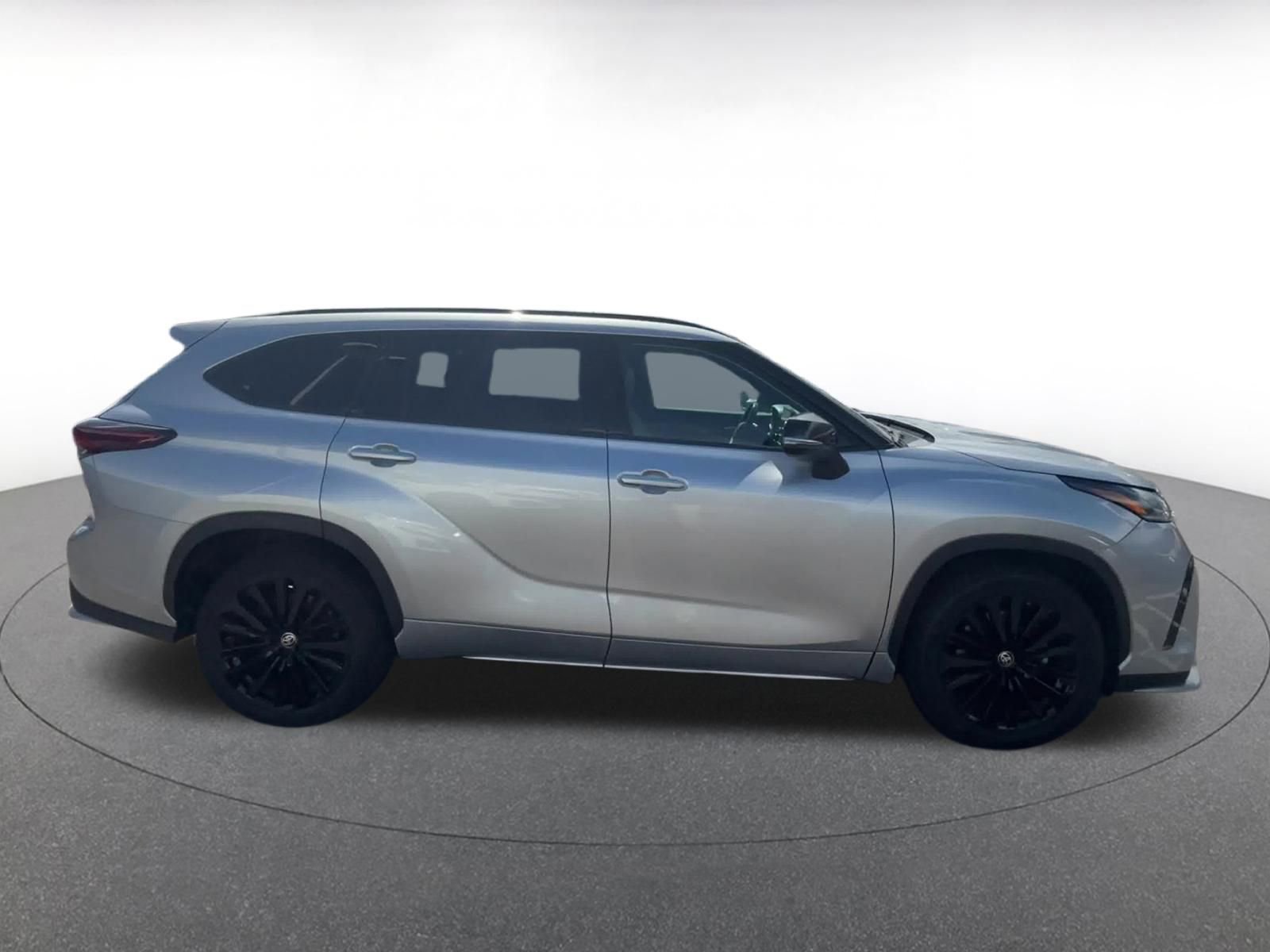 Thumbnail: 2025 Toyota Highlander - 16
