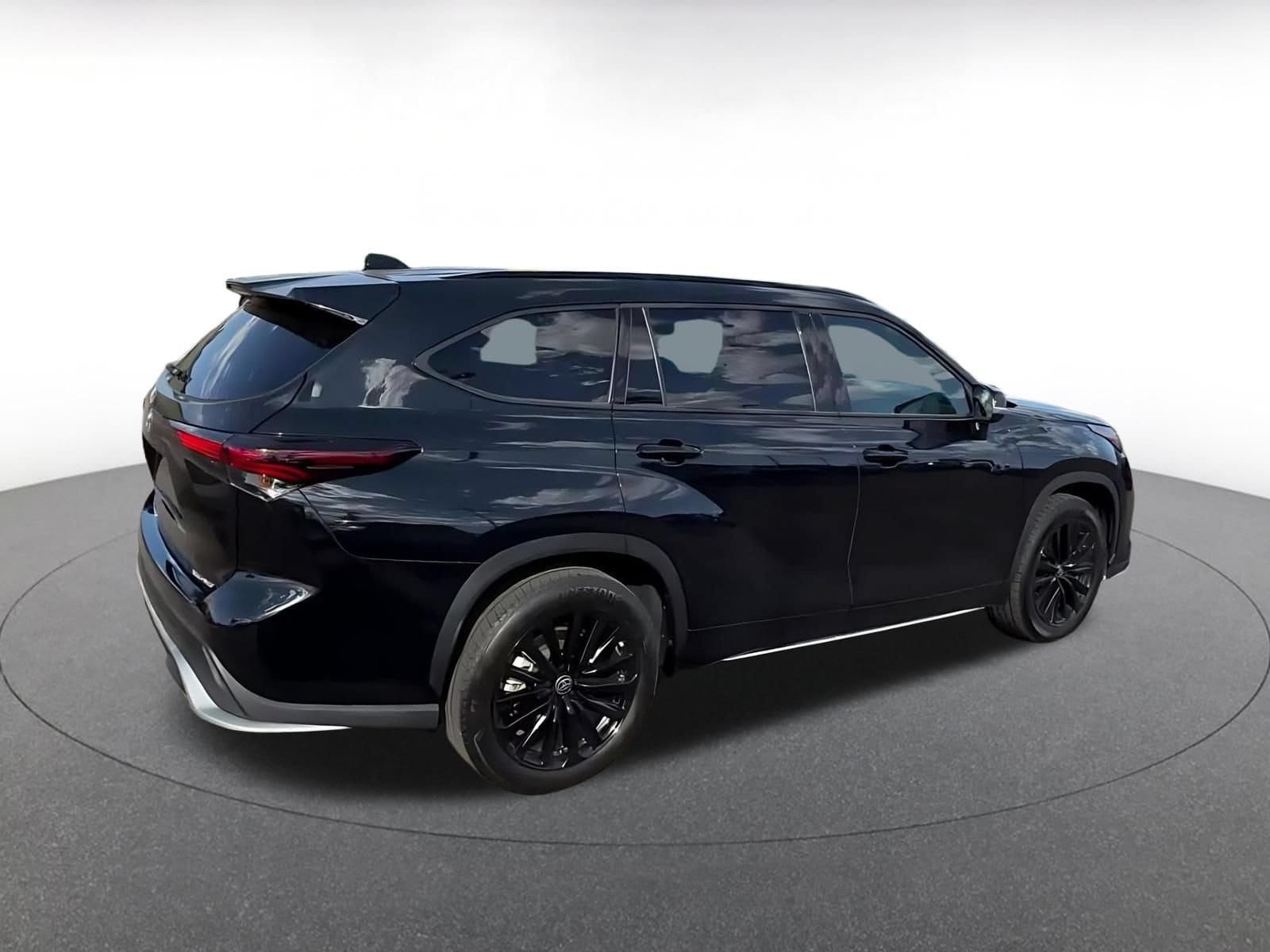Thumbnail: 2025 Toyota Highlander - 11