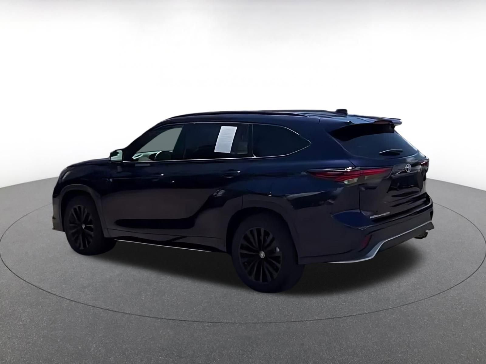 Thumbnail: 2025 Toyota Highlander - 10