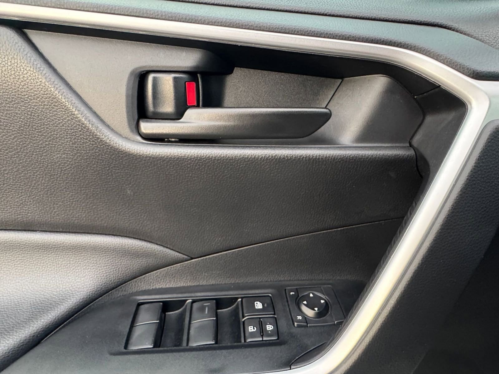 Thumbnail: 2025 Toyota RAV4 - 20