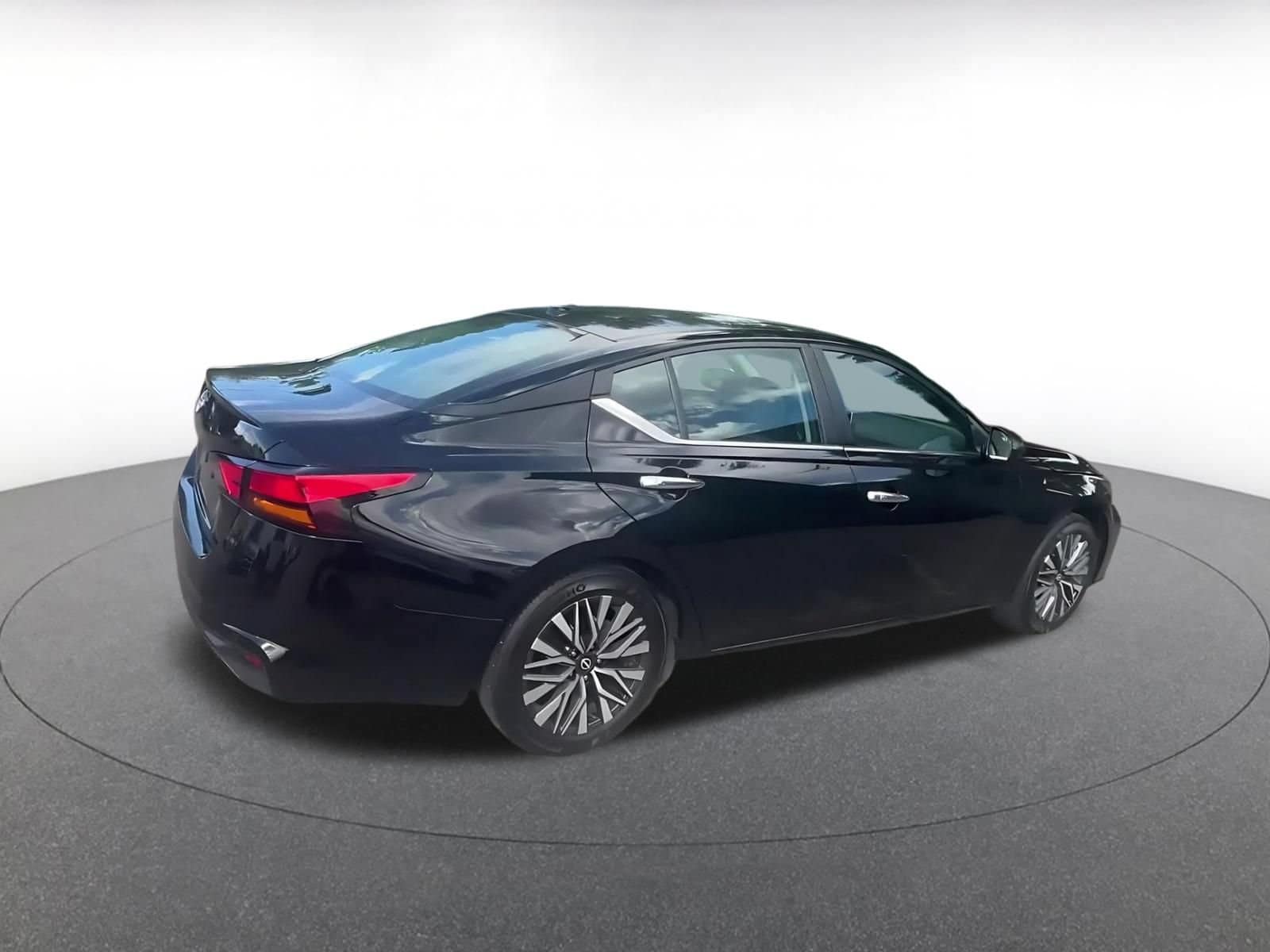 Thumbnail: 2025 Nissan Altima - 14
