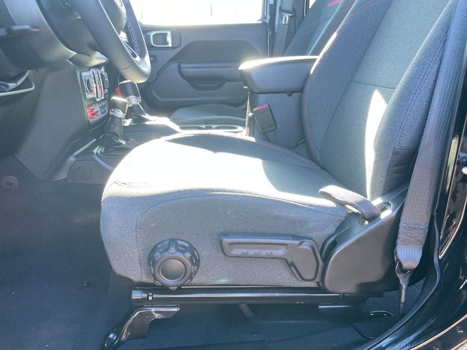 Thumbnail: 2025 Jeep Wrangler - 27