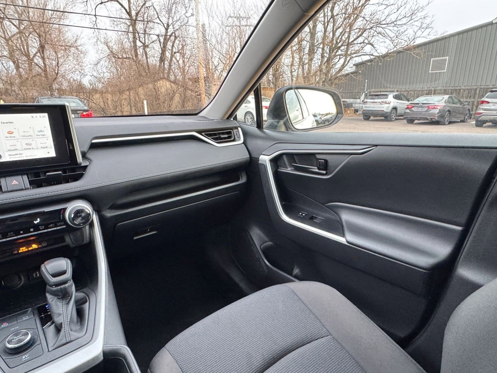 Thumbnail: 2025 Toyota RAV4 - 34