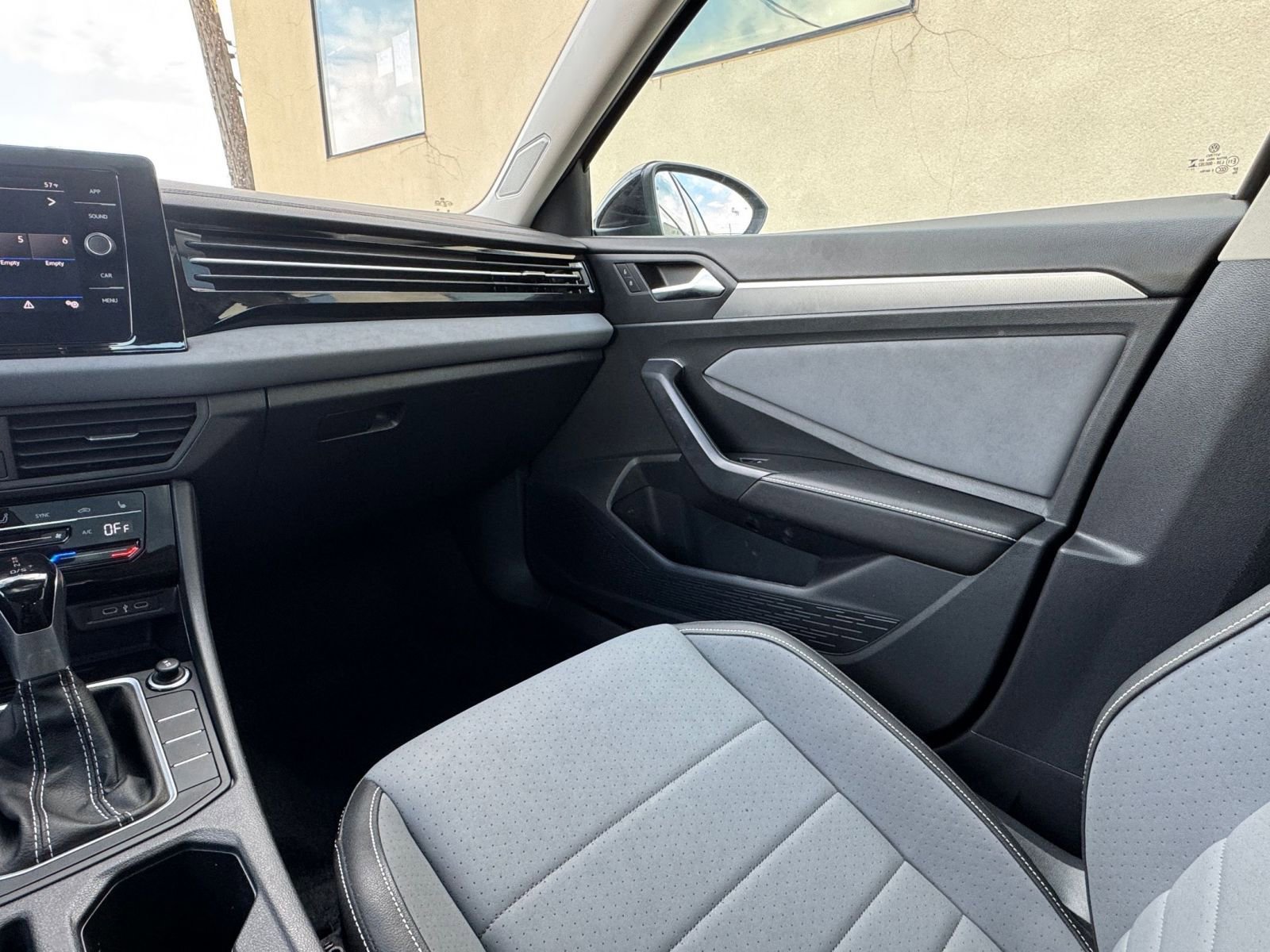 Thumbnail: 2025 Volkswagen Jetta - 34